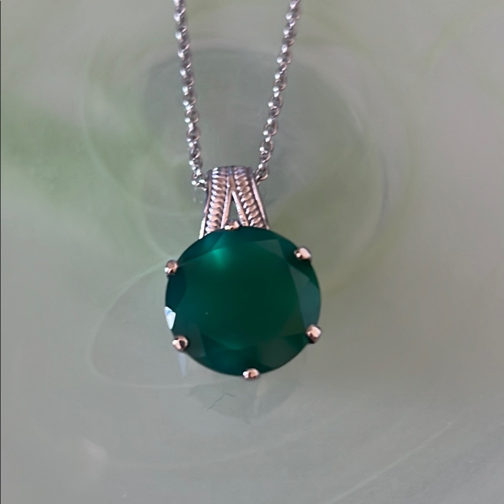 Elegant Silver and Green Onyx Pendant Necklace